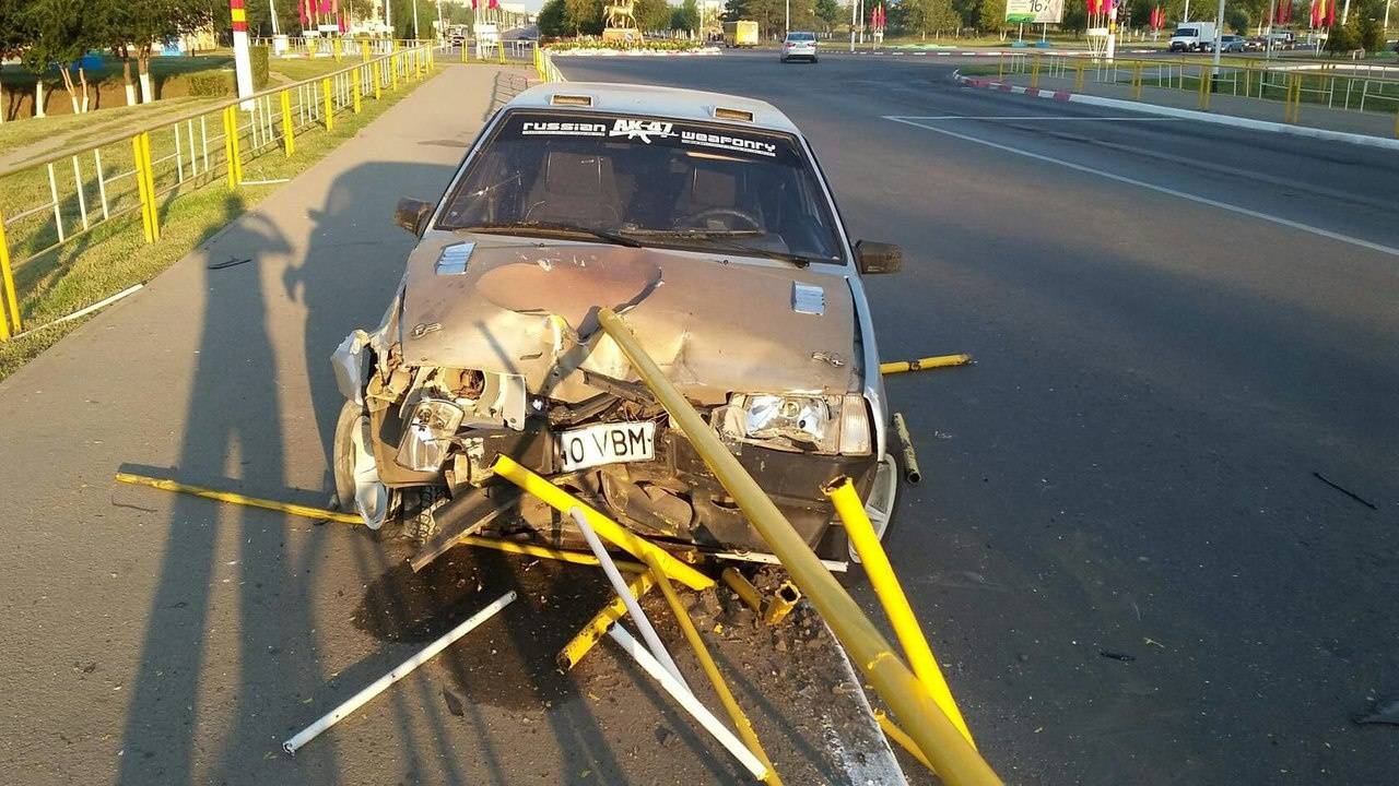 ВАЗ протаранил забор в Рудном