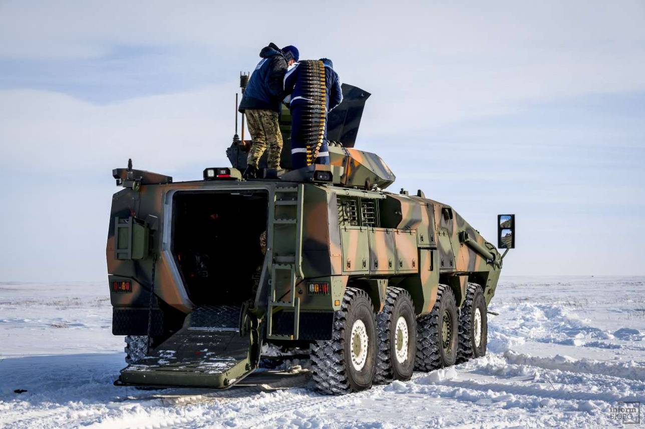 Для размещения боеприпасов в модуле открывается специальный люк